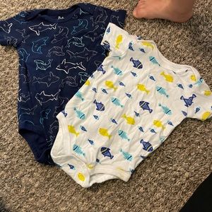 Fish onesies members mark 3-6 months